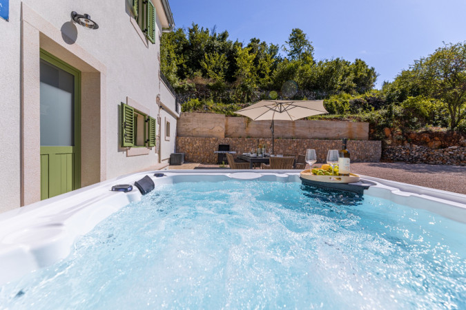 Hidden House Porta con Sauna e Jacuzzi, Isola di Krk, Croazia Krk